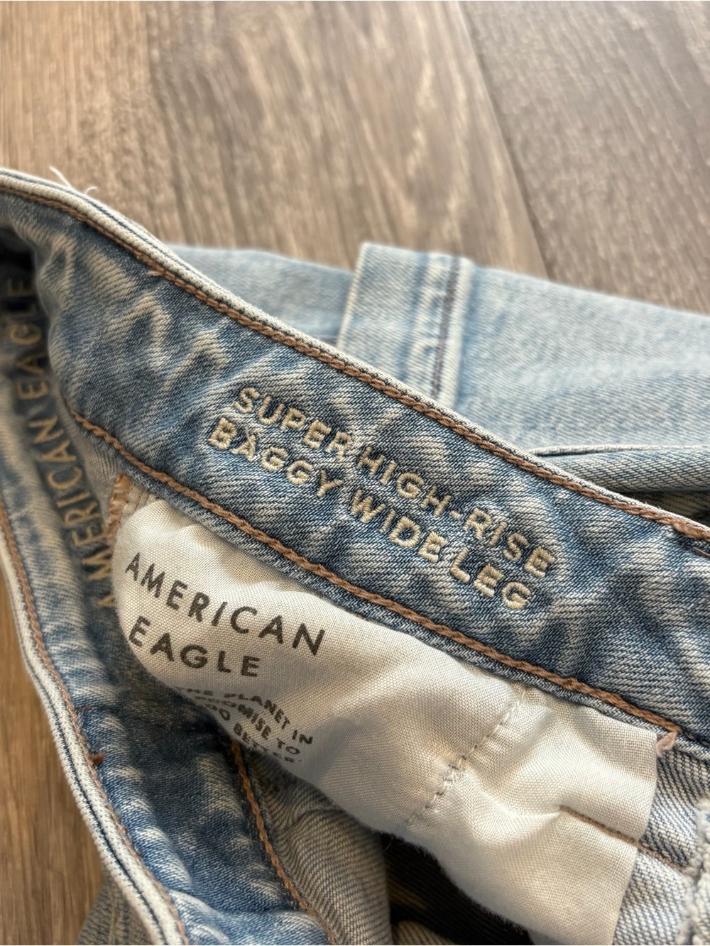 American Eagle Outfitters Super High Rise Baggy Wide Leg Cargo Jeans Size 2 - Picture 5 of 9